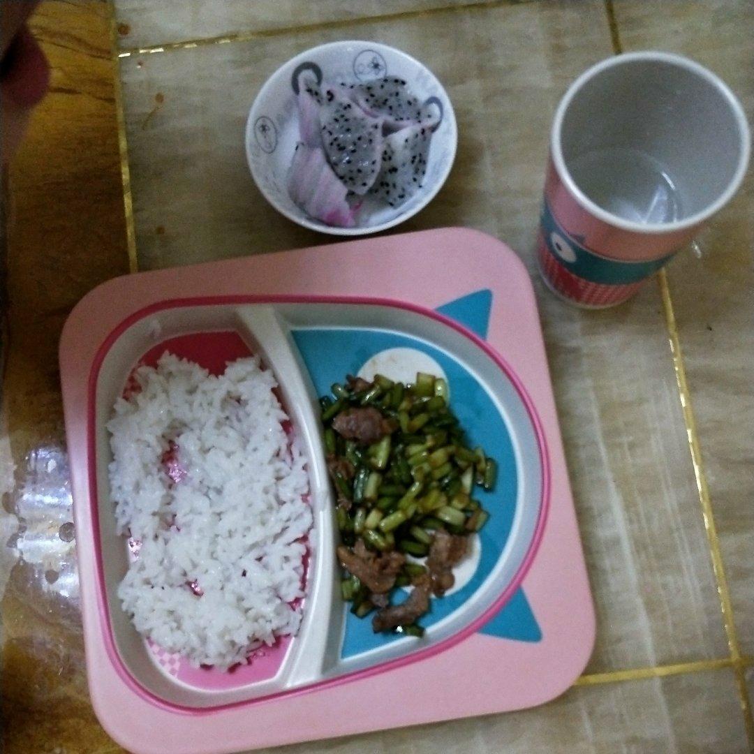 妈妈牌蒜薹炒肉
