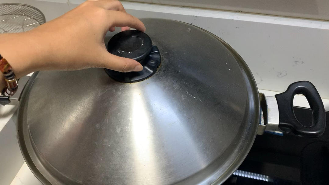 超简单香气四溢高蛋白闷蟹！这打开锅盖的那一刻就是幸福！不放一粒盐！