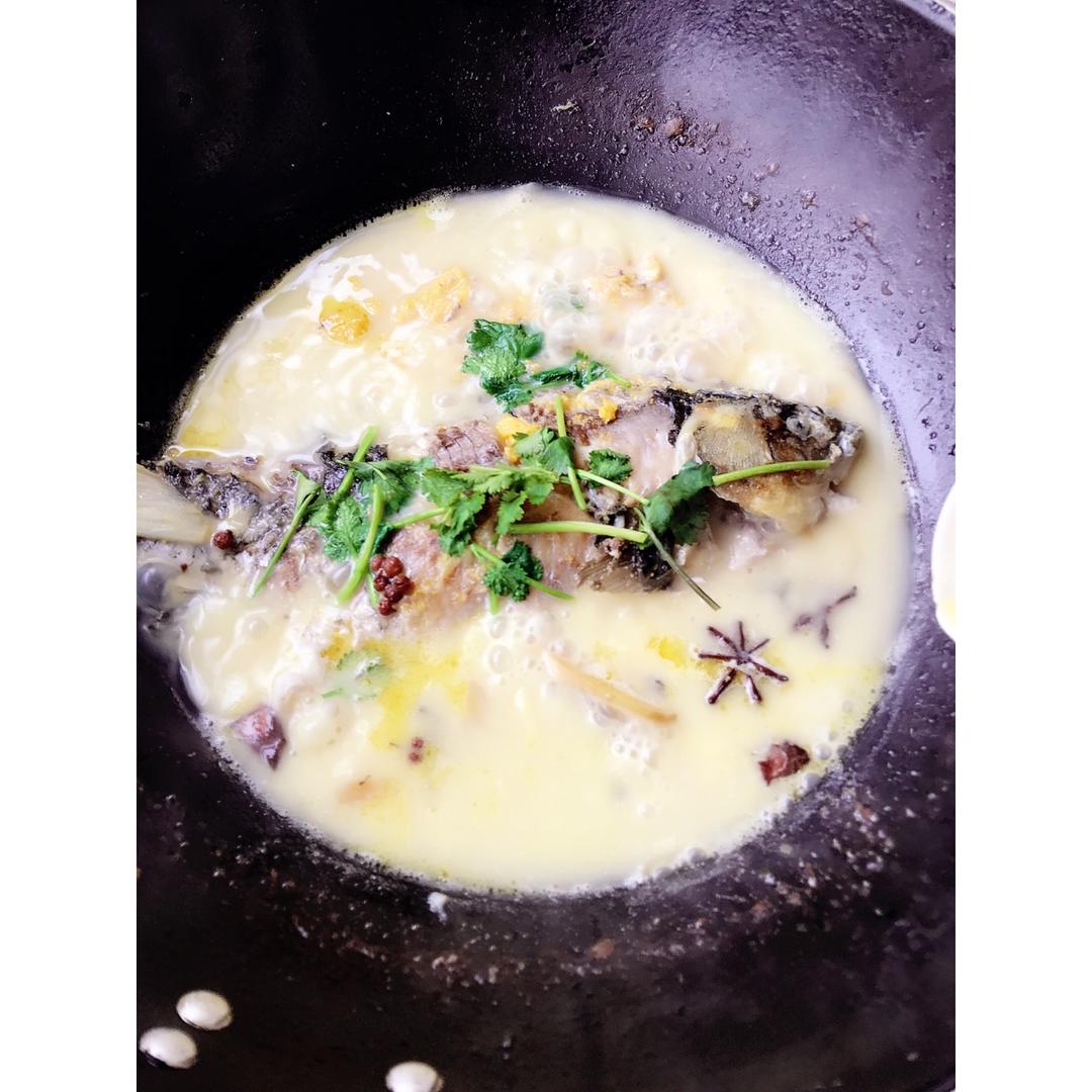 如何熬出奶白色鲜美鲫鱼汤