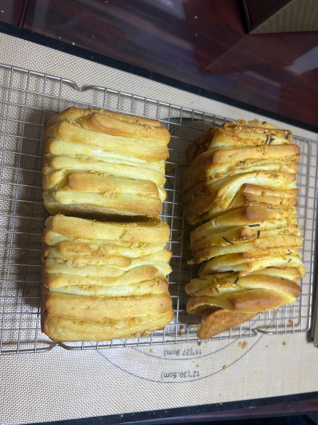 手撕千层肉松面包
