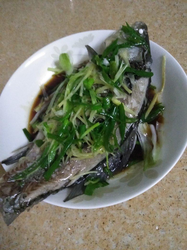 厨师长教你：“清蒸鲫鱼”的家常做法，营养又美味
