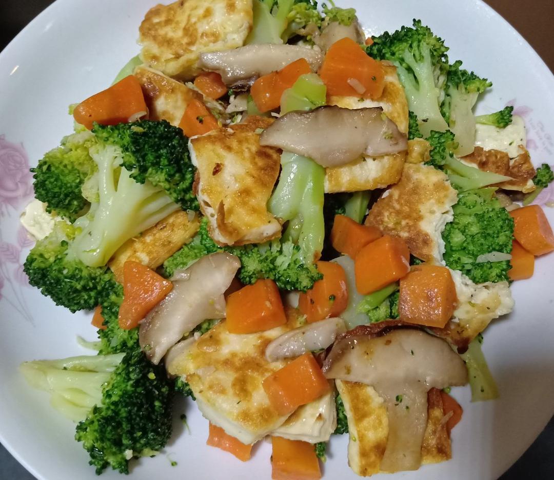 健康低脂家常菜—西兰花炒口蘑