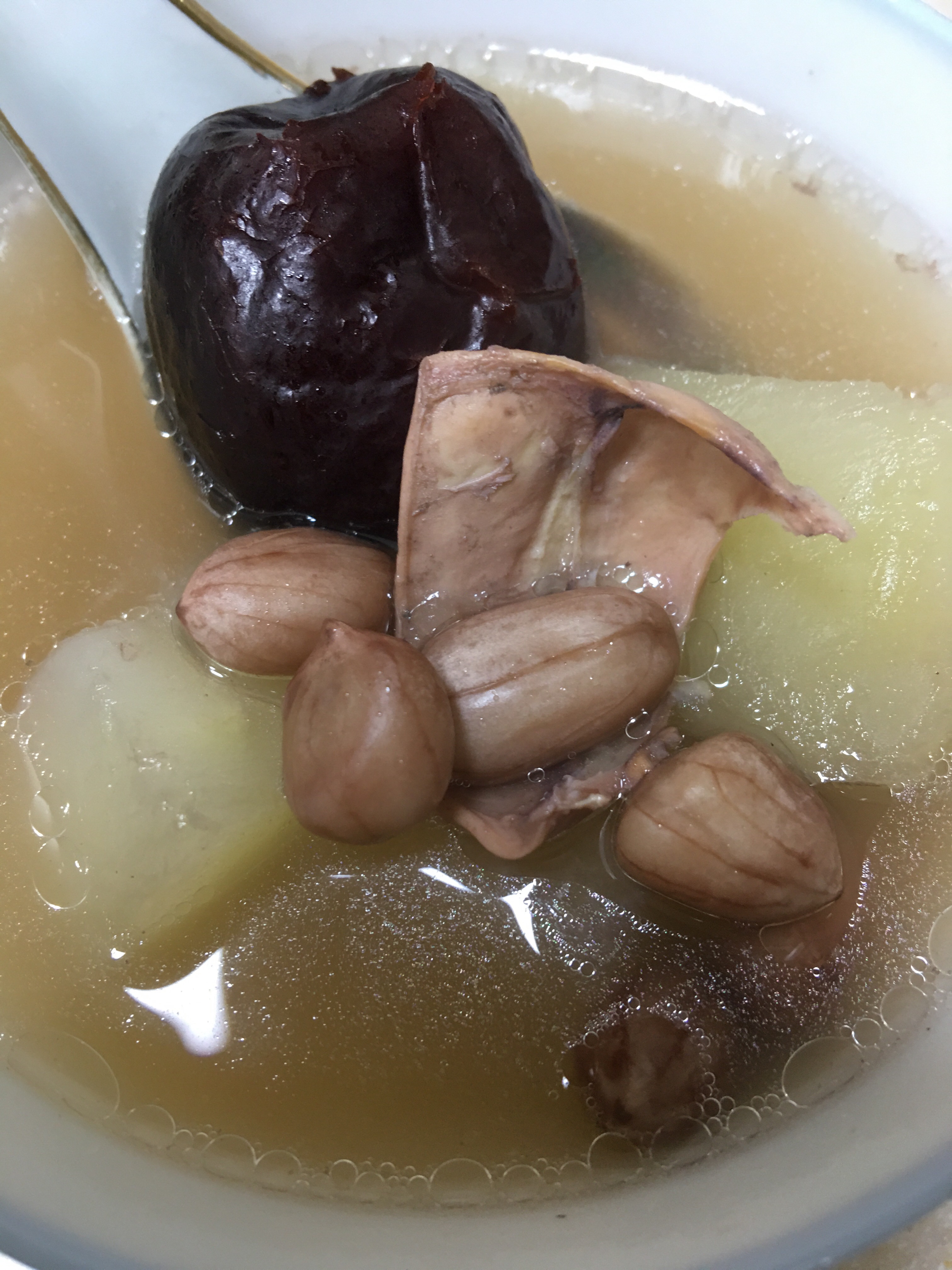 木瓜红枣墨鱼干花生猪骨汤的做法