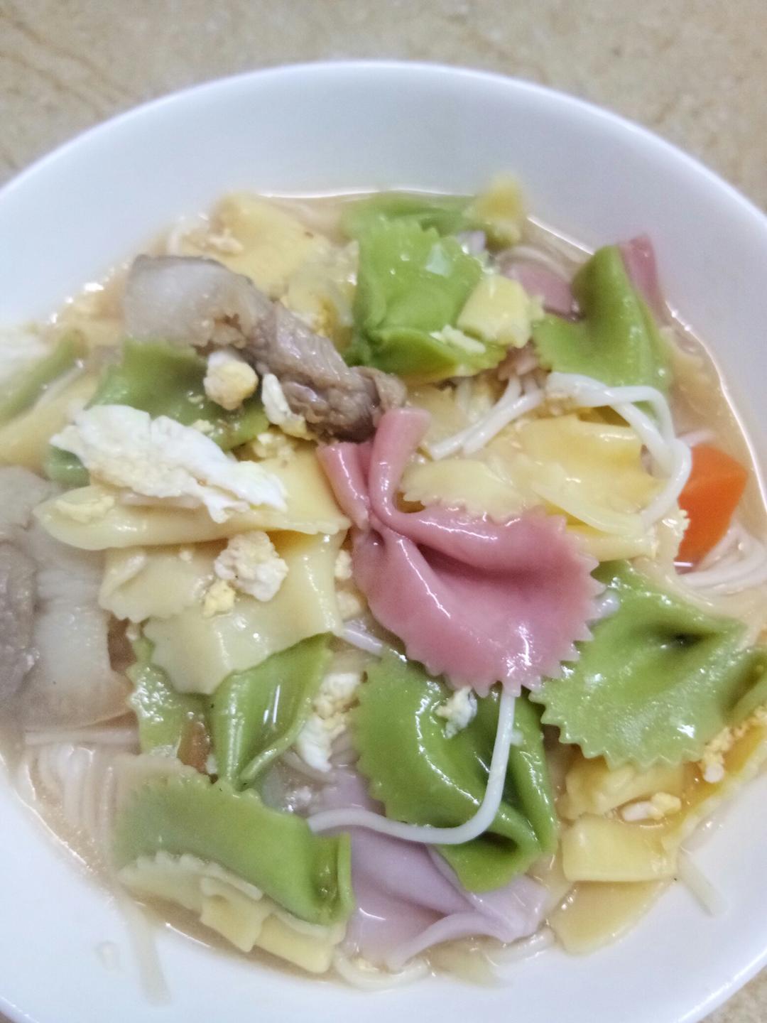 鲜美鸡汤蝴蝶面