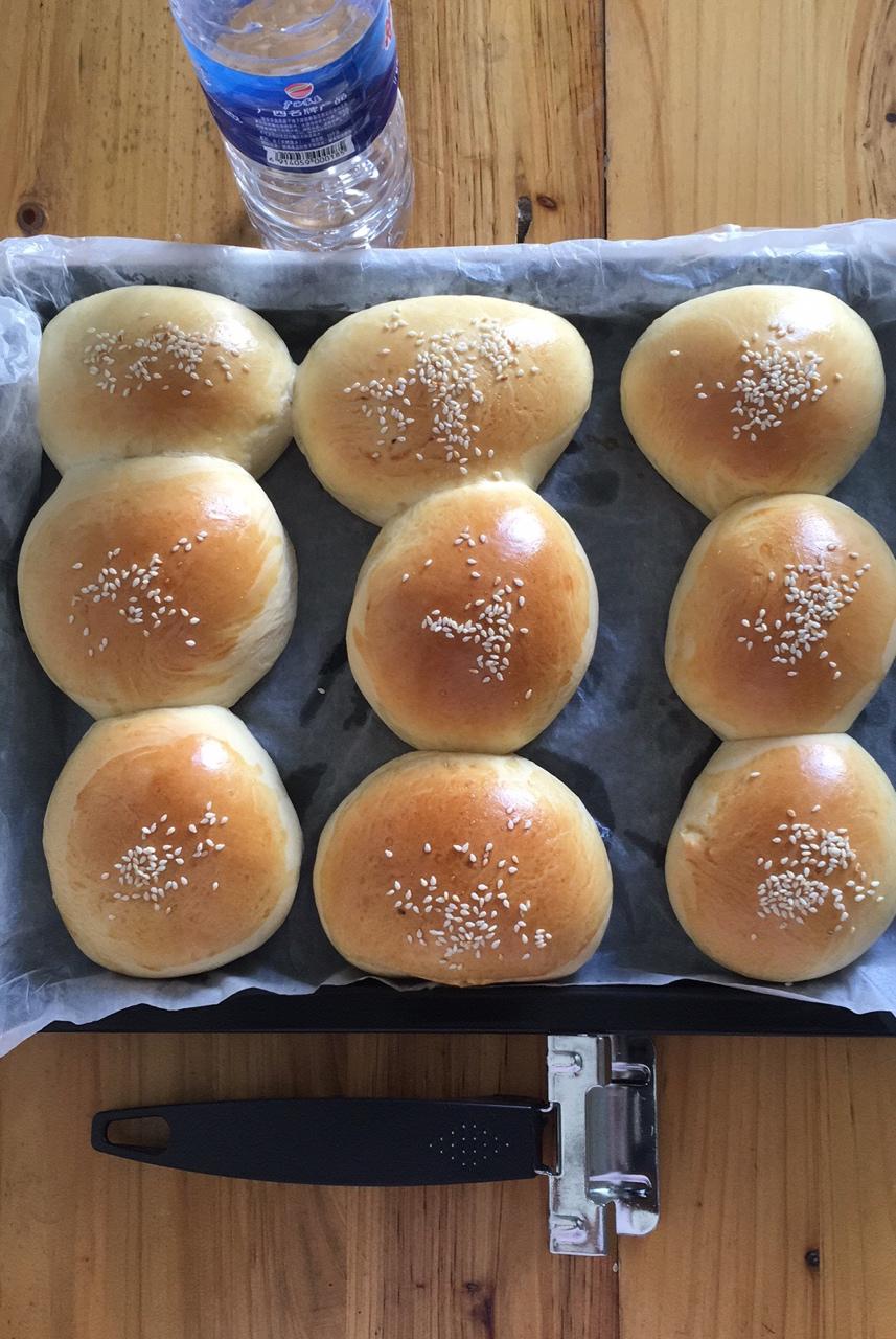 紫色愿望做的一次性发酵鲜奶油小面包