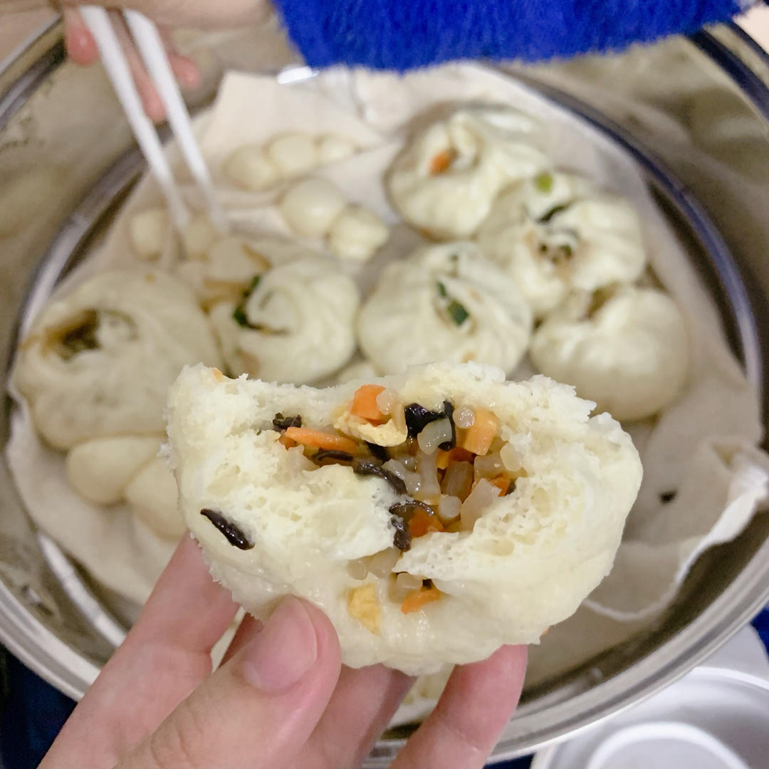 胡萝卜木耳香菇素馅包子