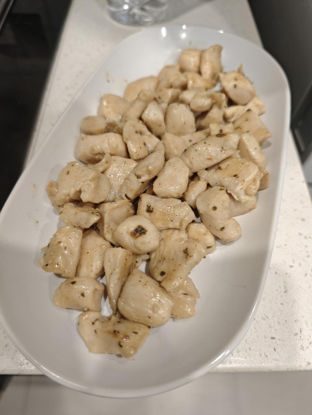 黑椒蒜香鸡里脊配蘑菇