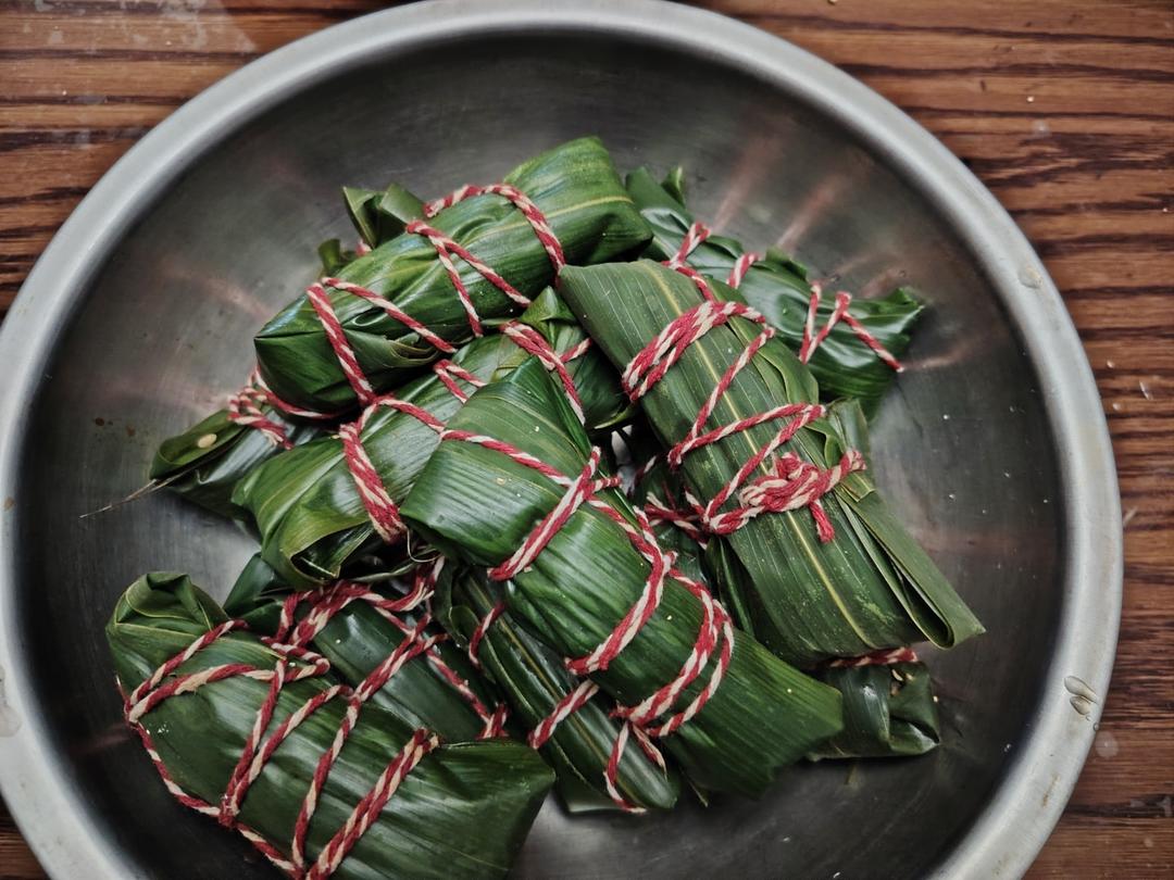 咸蛋黄大肉粽子