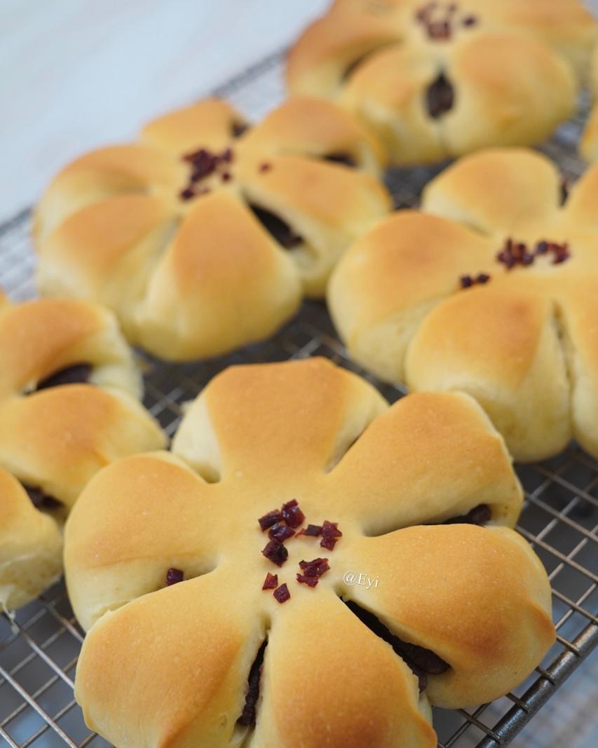 花朵🌼红豆沙面包