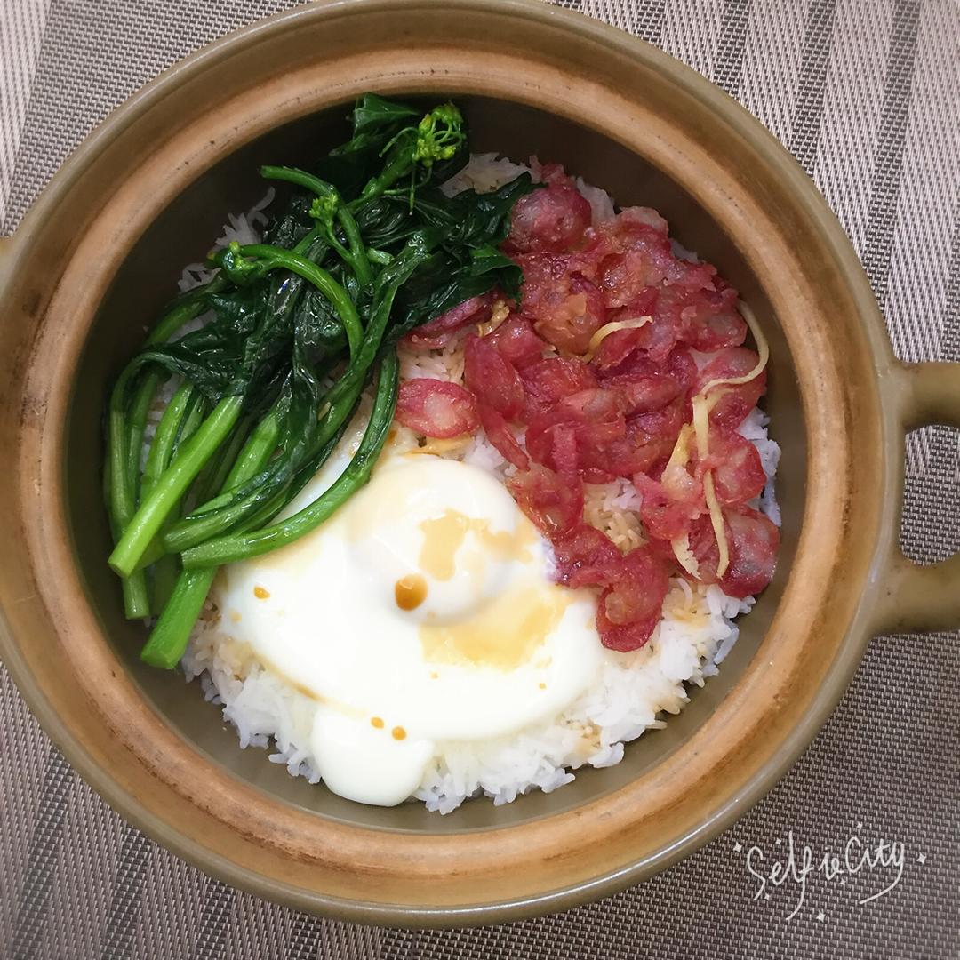 广式腊味煲仔饭