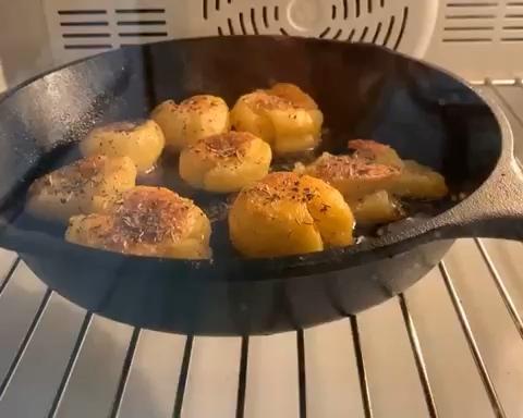 超简单Lodge铁盘香料小土豆的做法