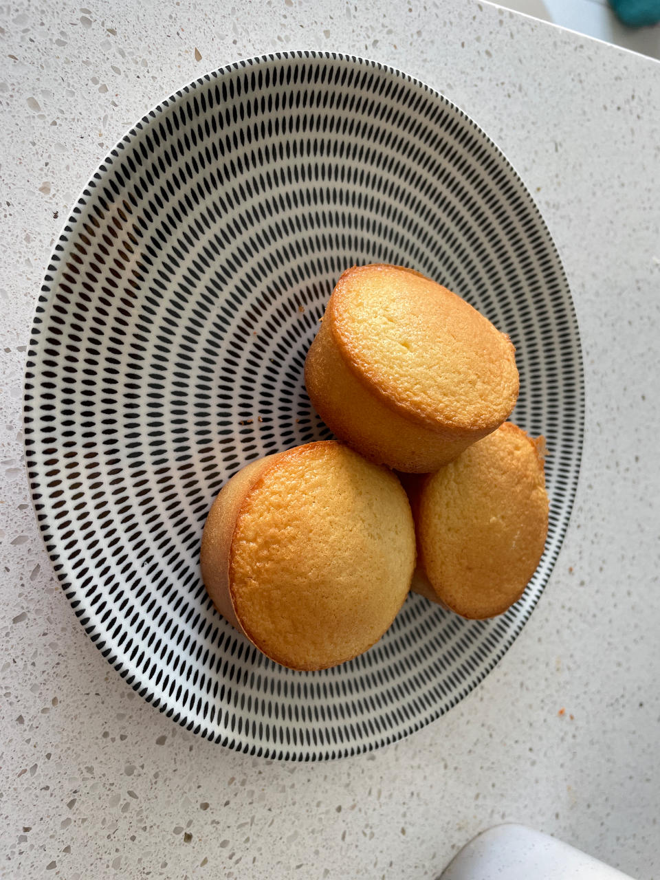 全蛋法打发原味海绵杯子蛋糕