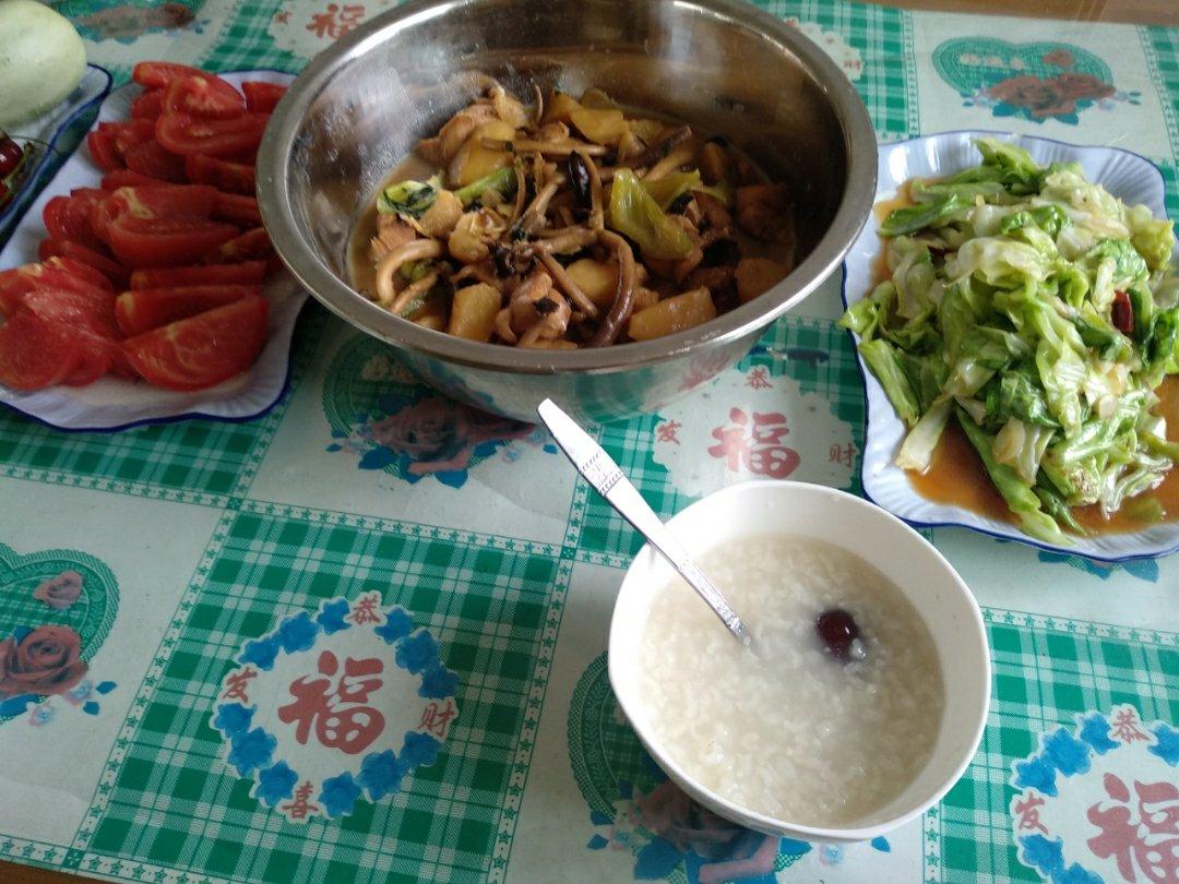 土豆香菇炖鸡腿