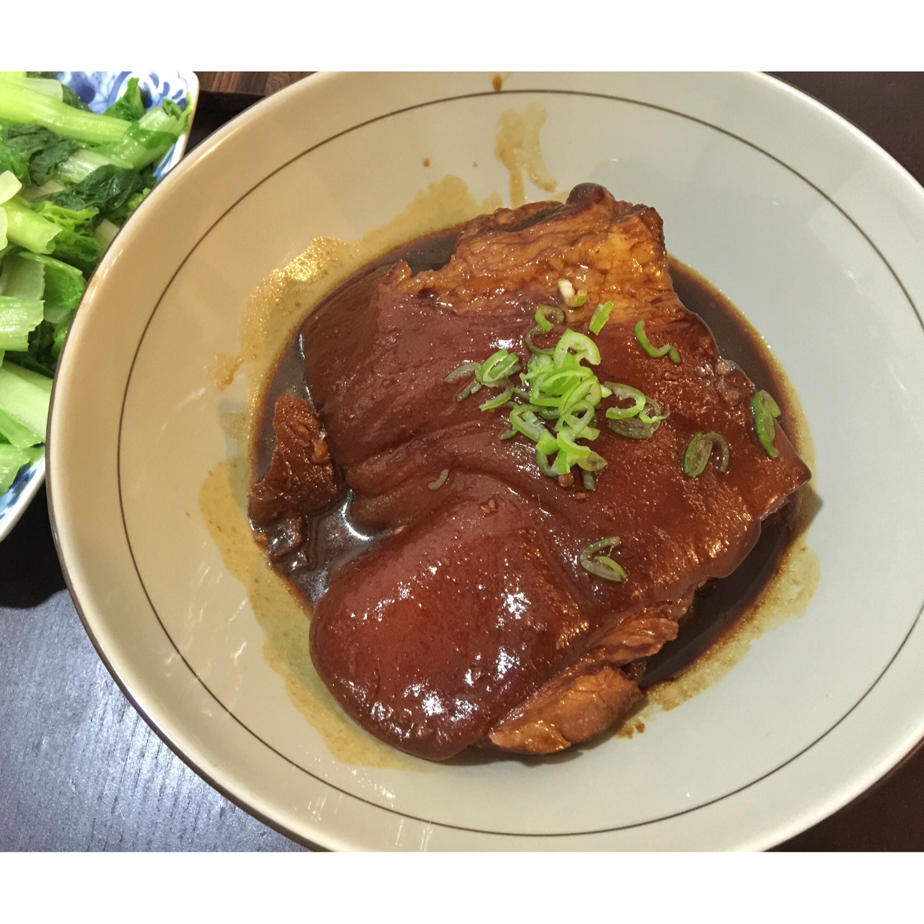 秘制酱肘子