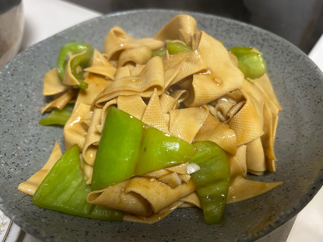 不用厨艺的尖椒干豆腐