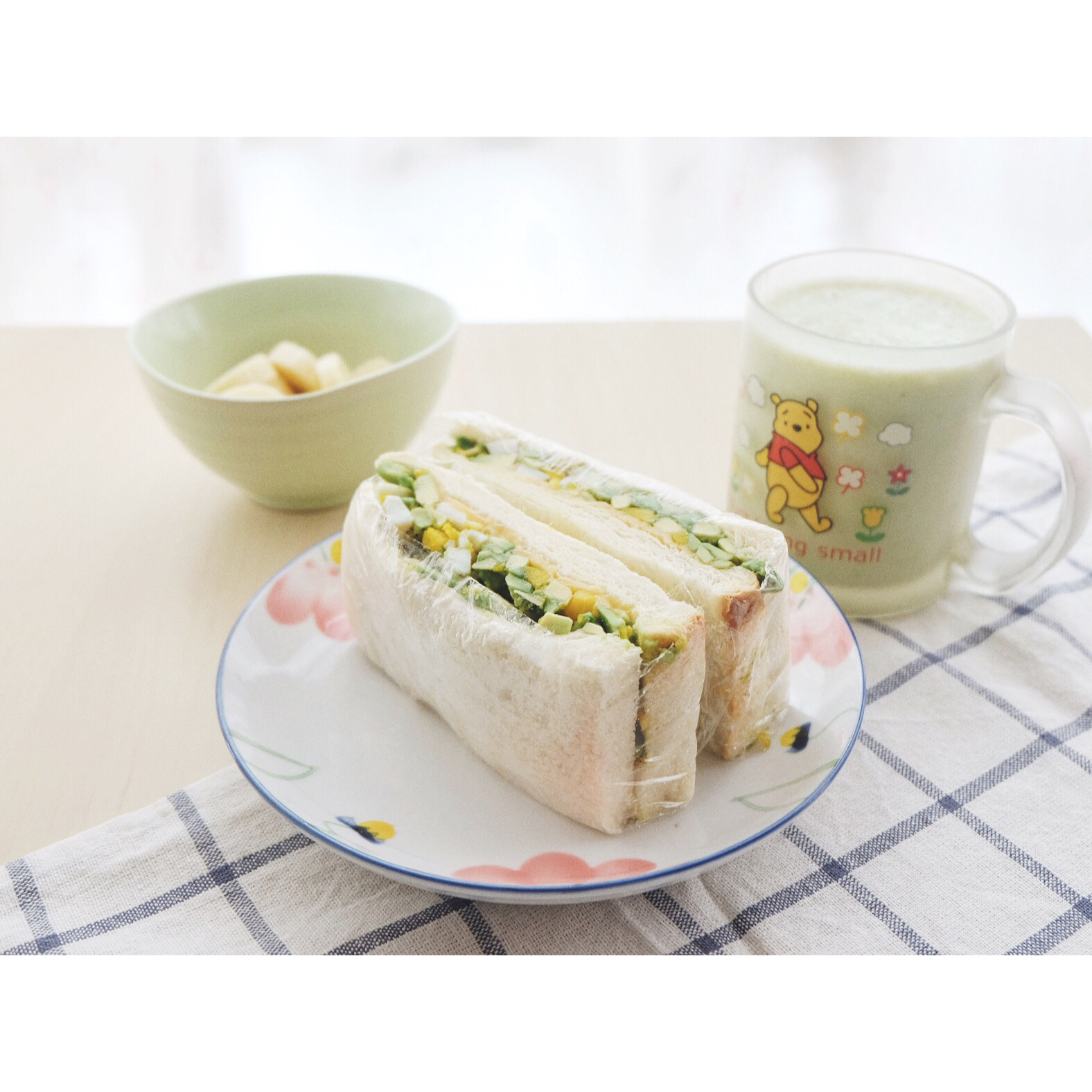 牛油果鸡蛋三明治