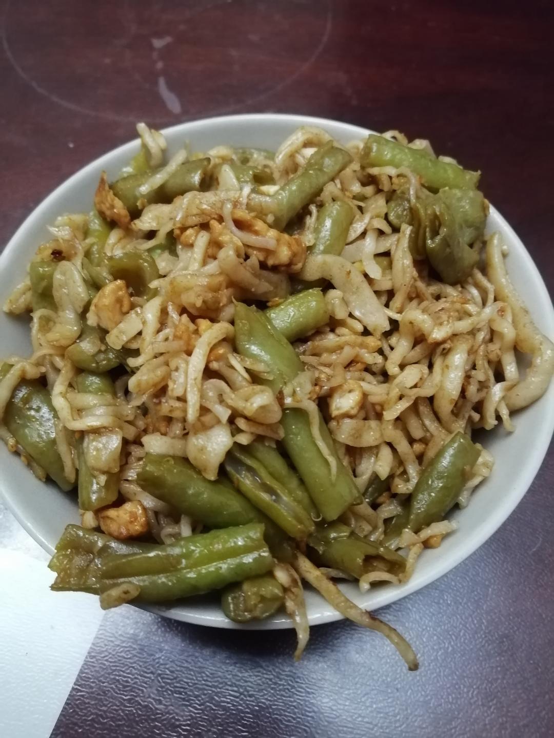 鸡丝豆角焖面