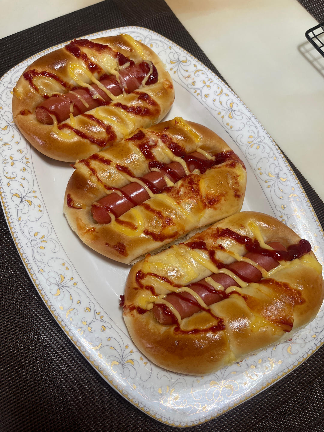 香葱肉松肠仔面包