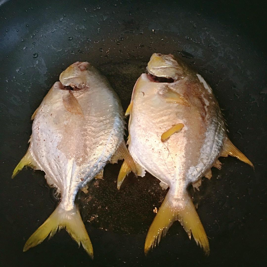 香煎金鲳鱼的做法