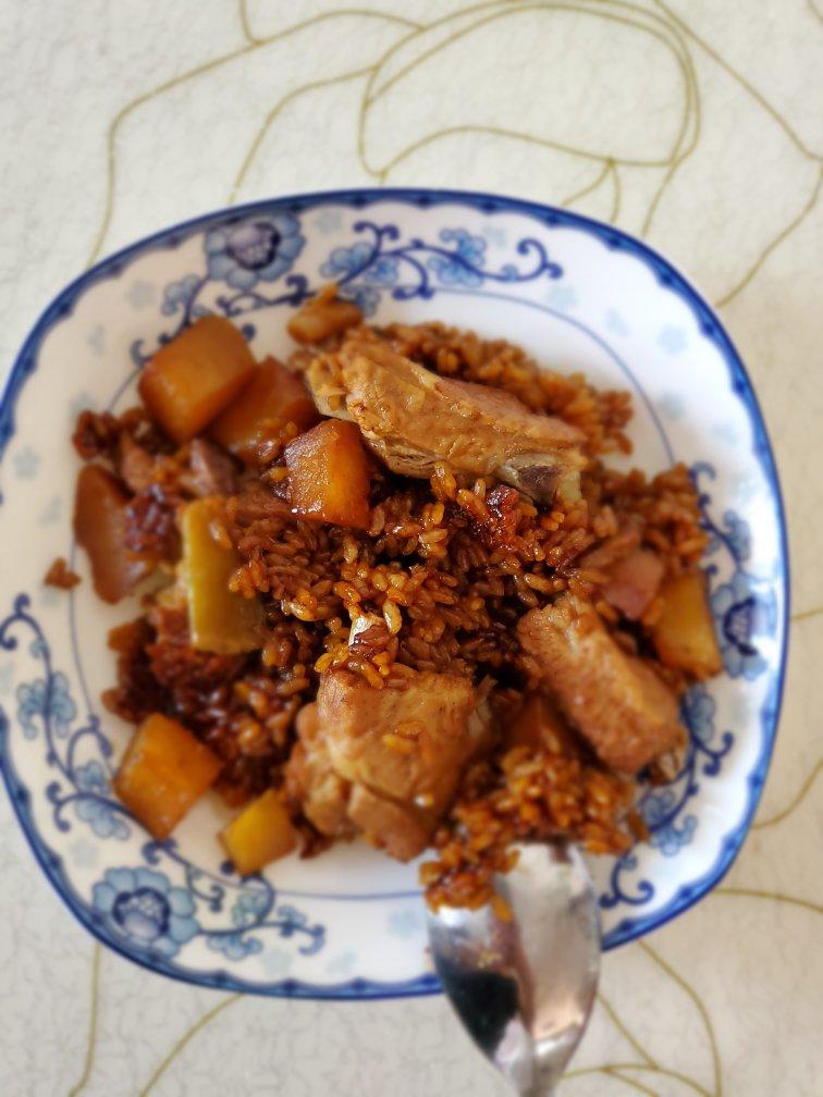 【排骨焖饭】