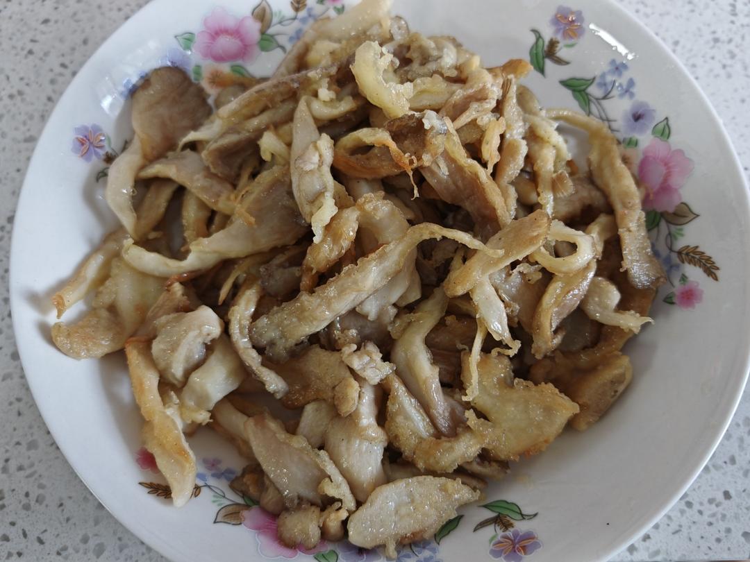 炸蘑菇用不用焯水？裹淀粉还是面粉？厨师长告诉你