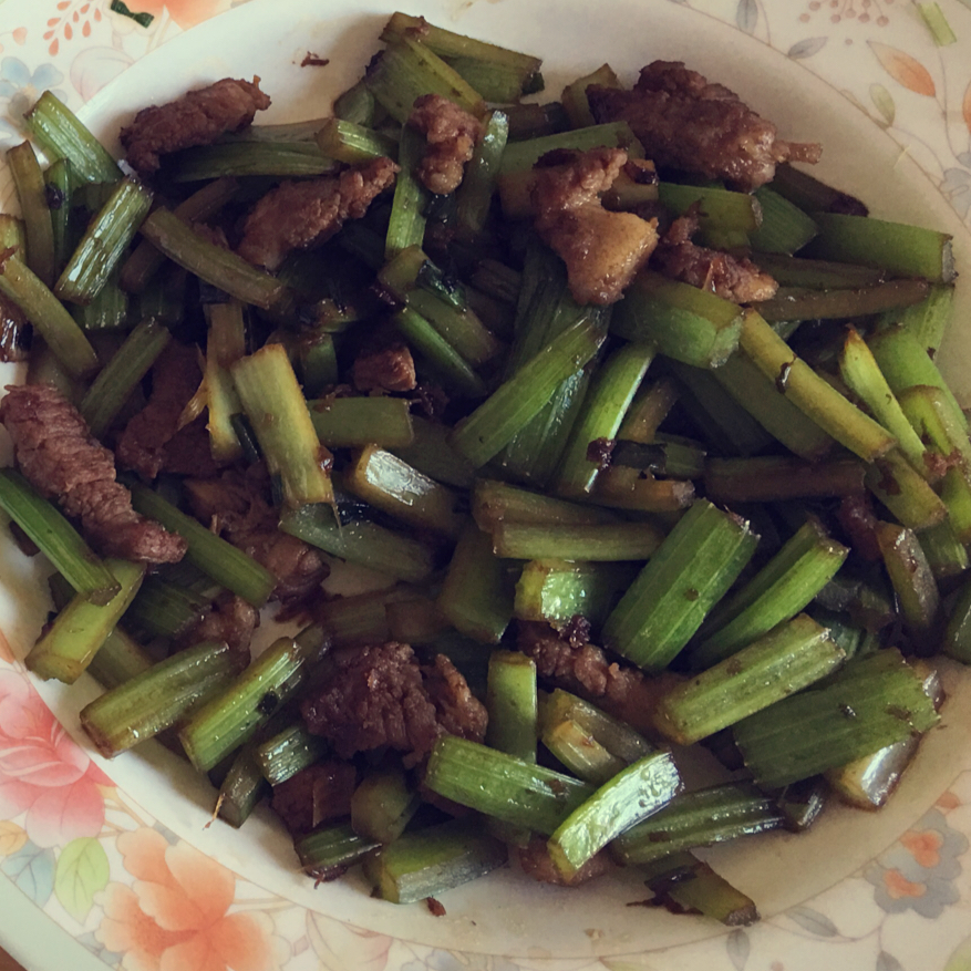 芹菜炒肉