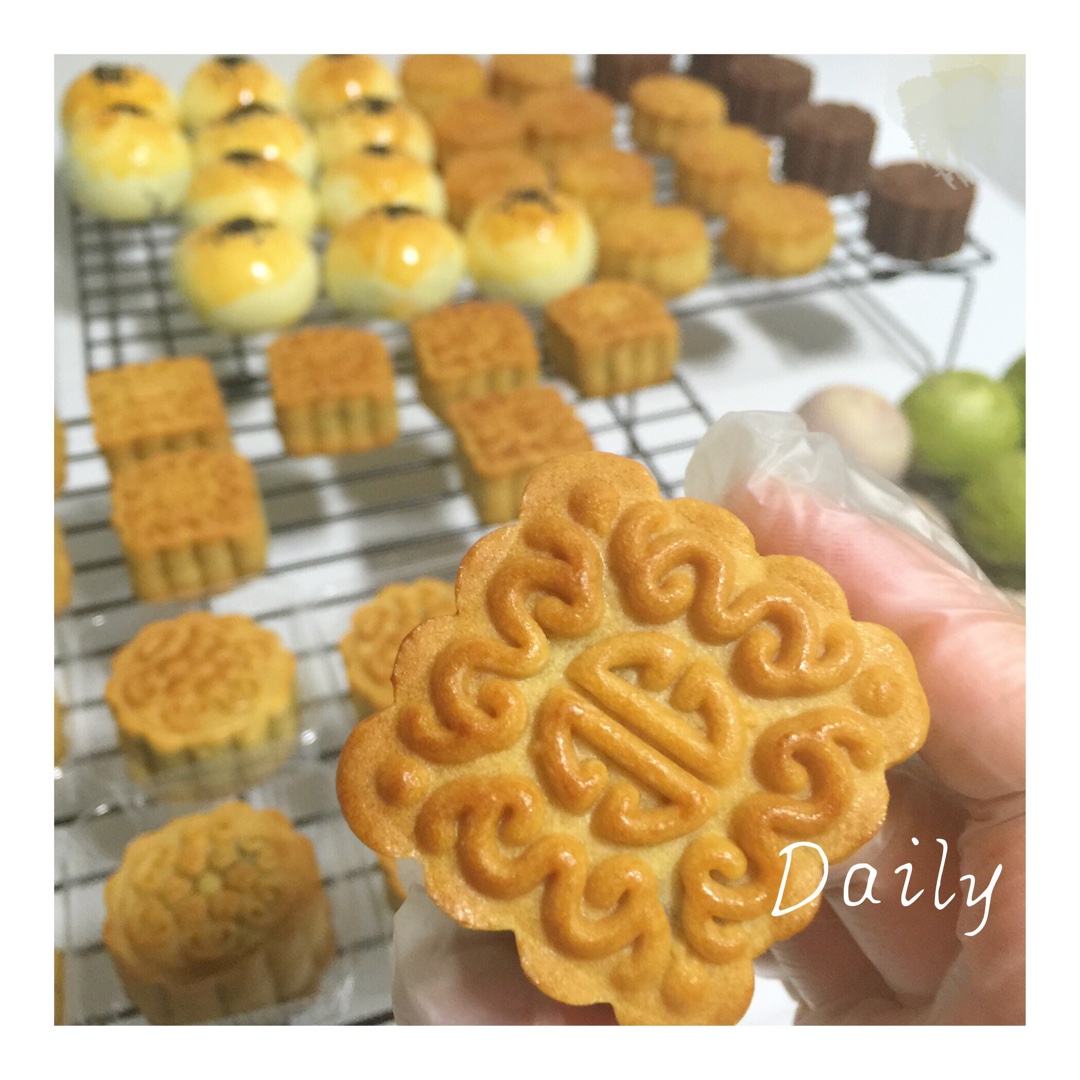 广式月饼—蛋黄莲蓉月饼
