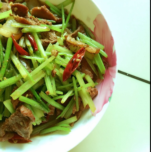 芹菜炒肉