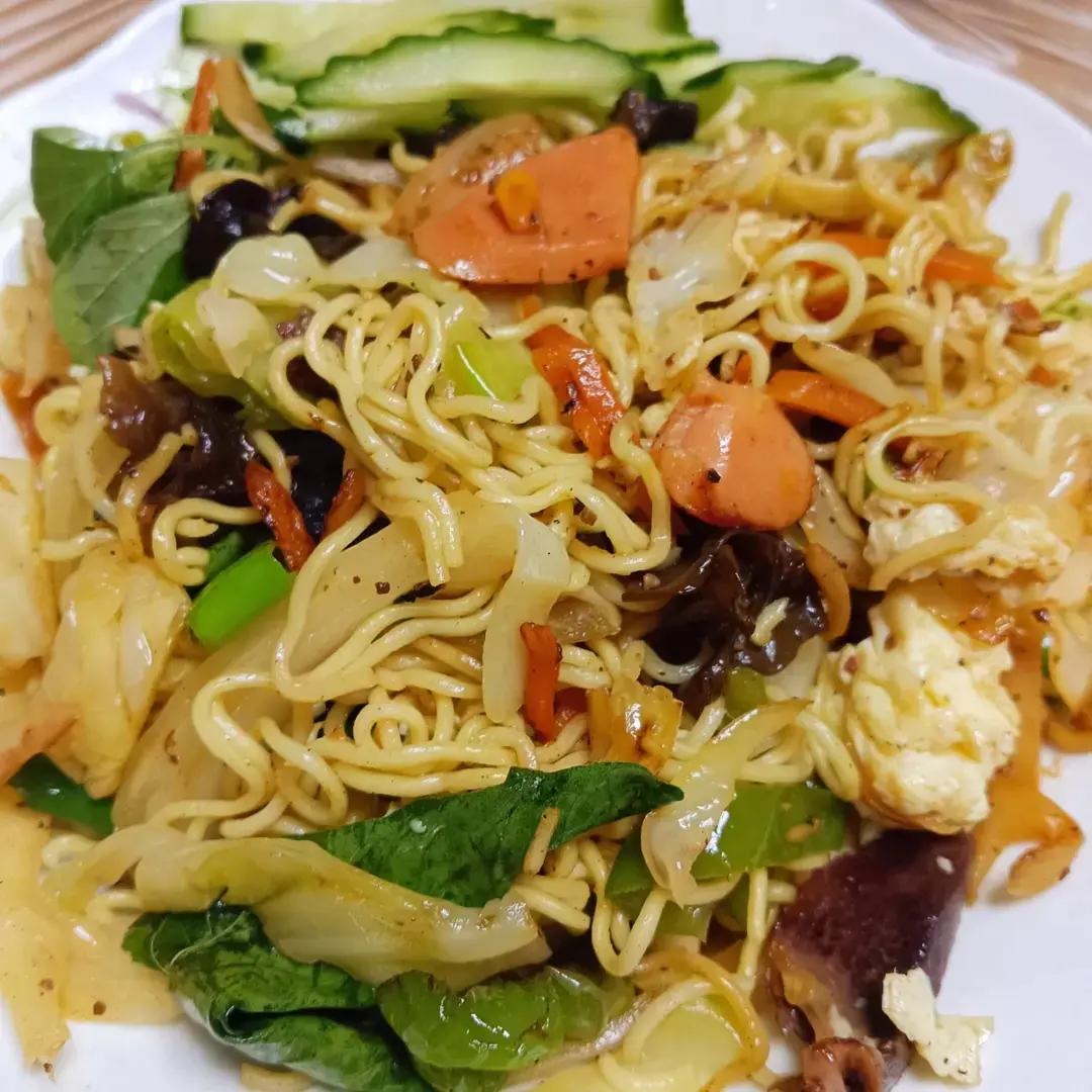 路边摊风味炒方便面