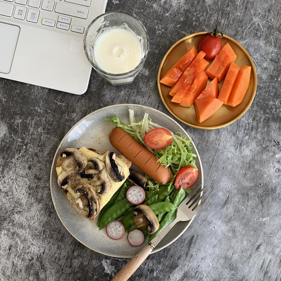 香烤蘑菇芝士三明治，金黄拉丝超诱人