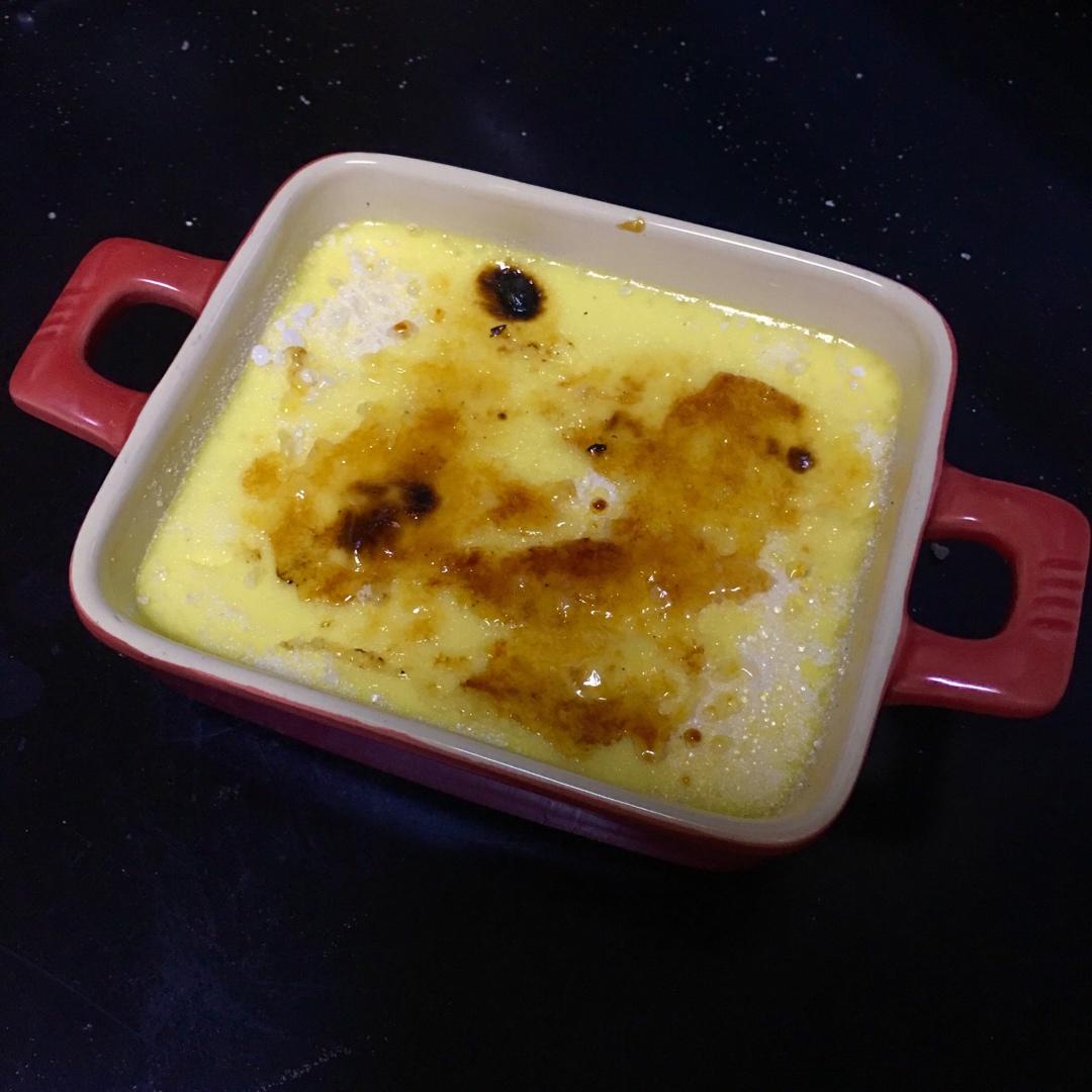 CRÈME BRÛLÉE 法式烤布蕾（焦糖布丁）