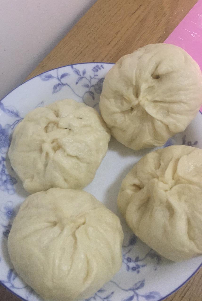 松软多汁的肉包子