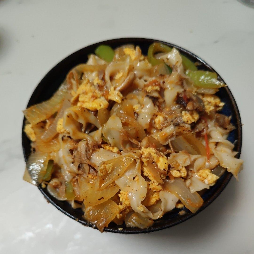 炒刀削面这样做，每次吃的盆干碗净