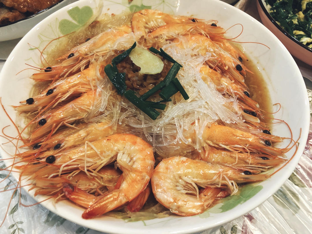 【蒜蓉粉丝蒸虾】