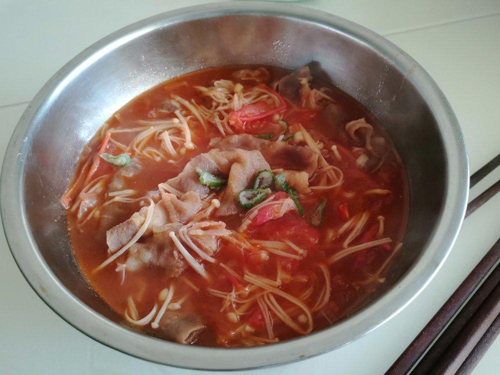 番茄金针菇肥牛