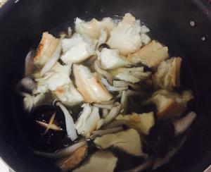 菌菇汤烩杠子头的做法 步骤5