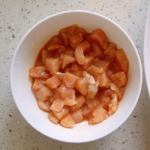 胡萝卜黄瓜鸡胸肉的做法 步骤1