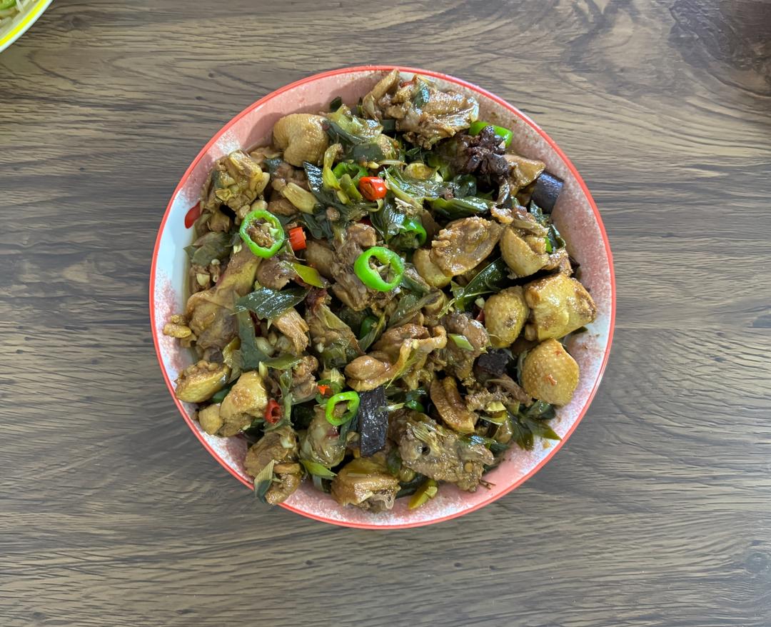 传统正宗的啤酒鸭配方和做法，鲜嫩香浓，只需炒千万不要焯水