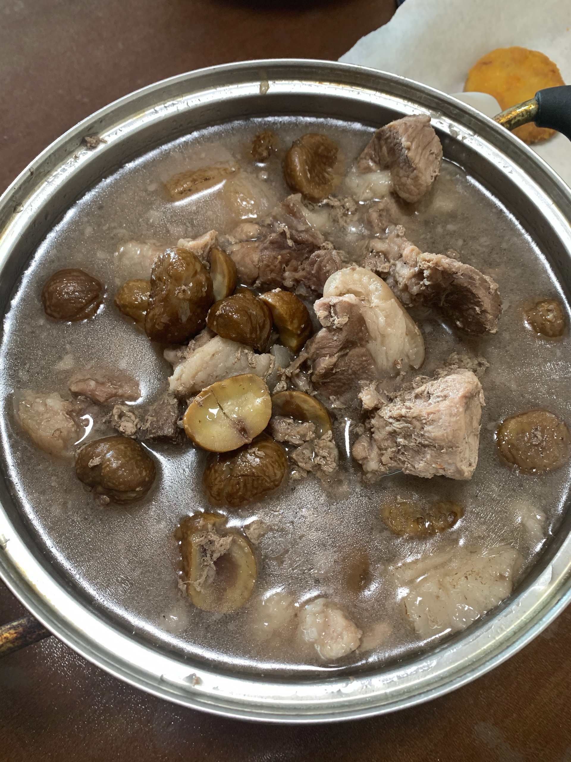 板栗猪脚火腿汤的做法