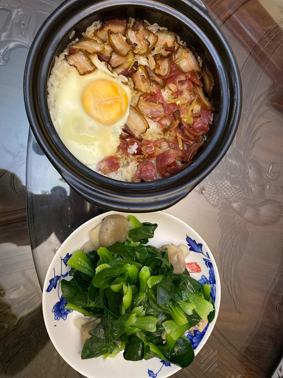 广式腊味煲仔饭