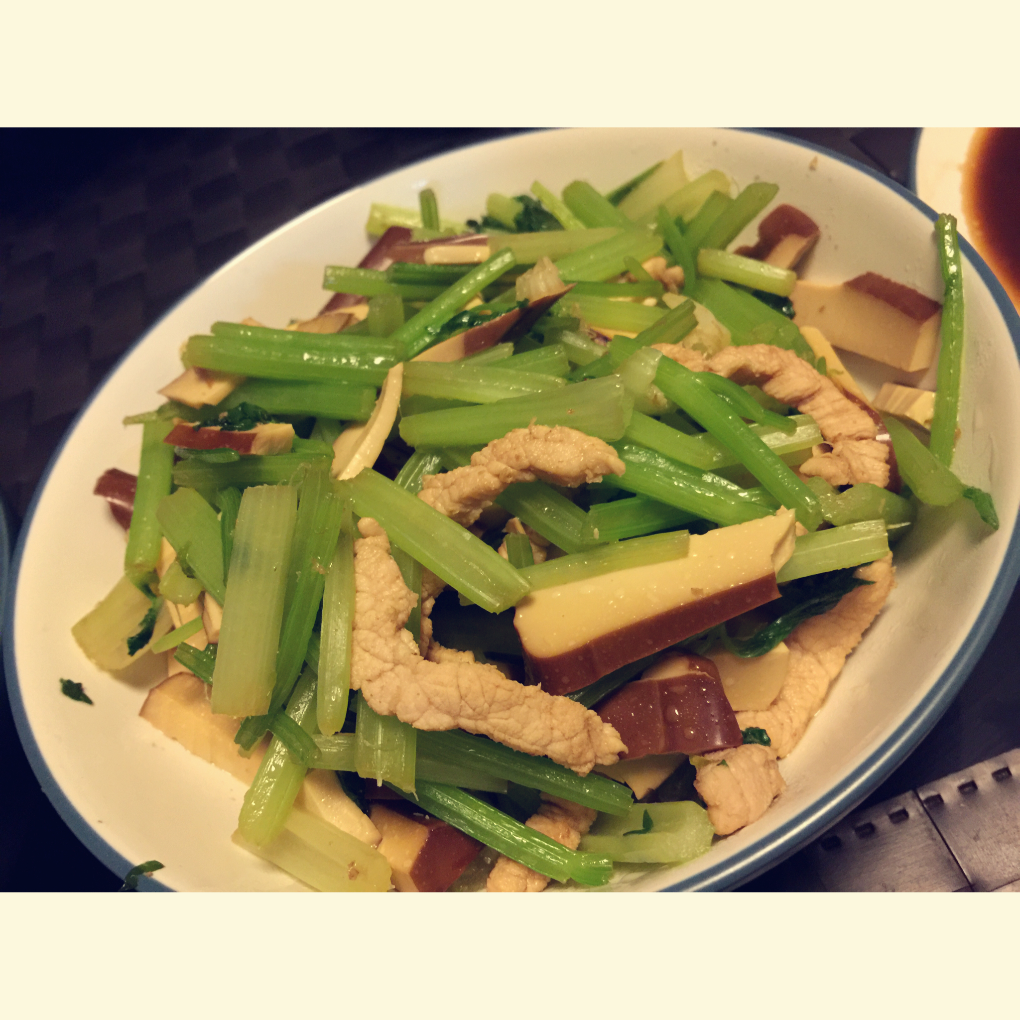 芹菜香干炒肉丝