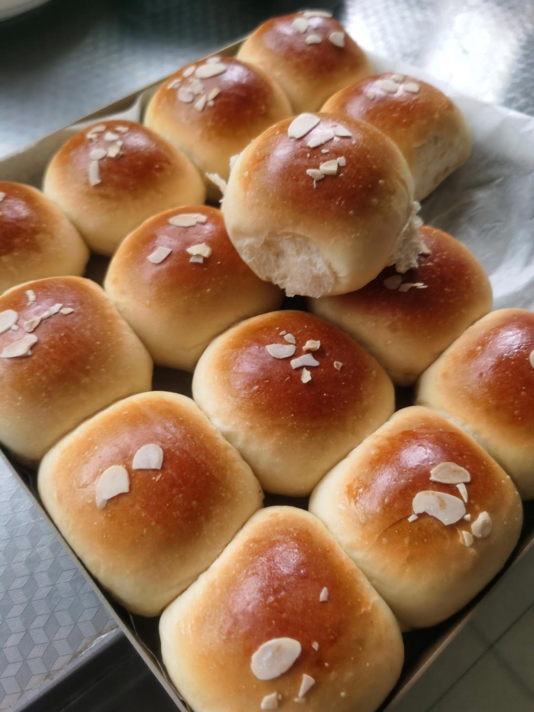 🥛超简单快手，柔软拉丝，一次发酵，牛奶小餐包