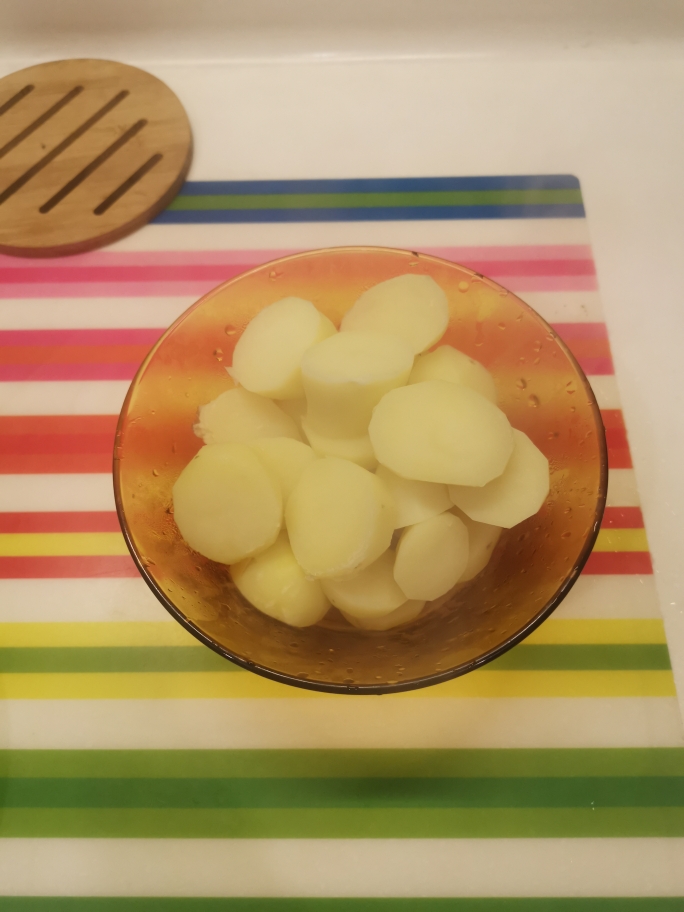 土豆焖鸡的做法 步骤2