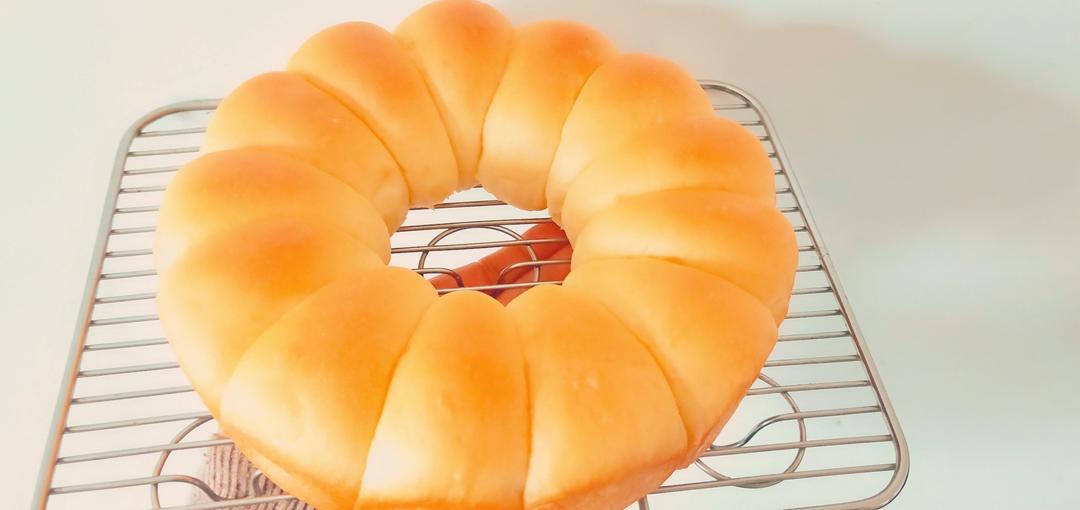 肉松奶酪花环面包