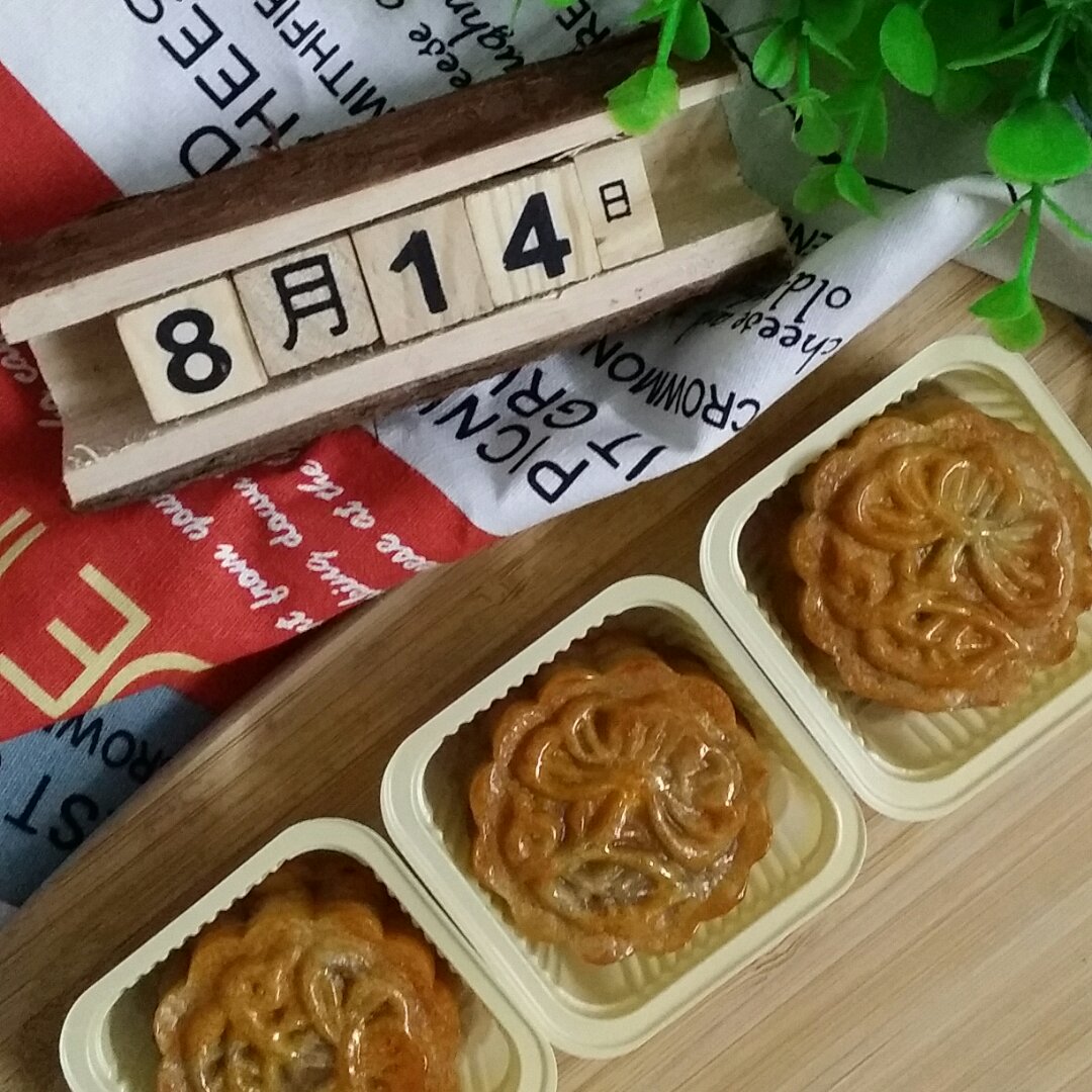 广式月饼——蛋黄莲蓉月饼