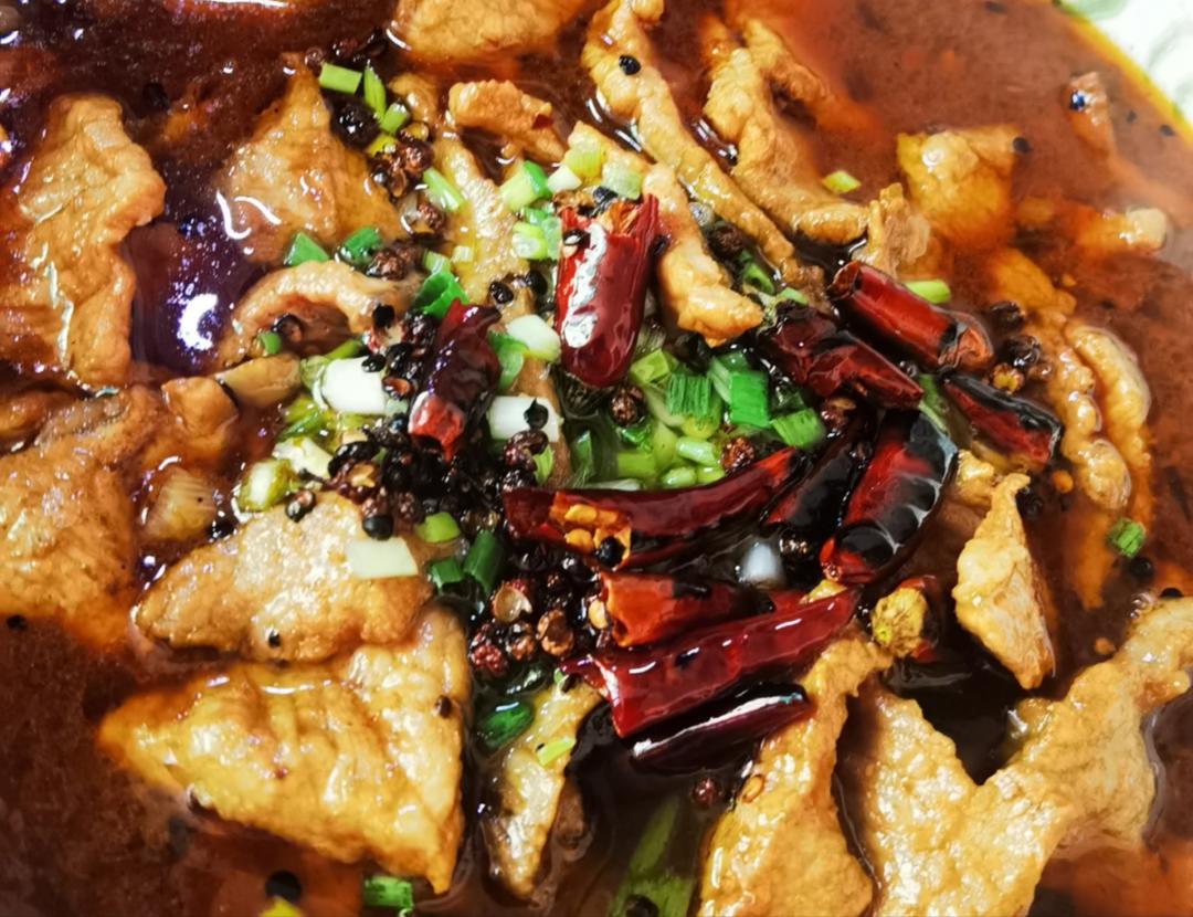 跟四川朋友学的水煮肉片 这也太香了！！