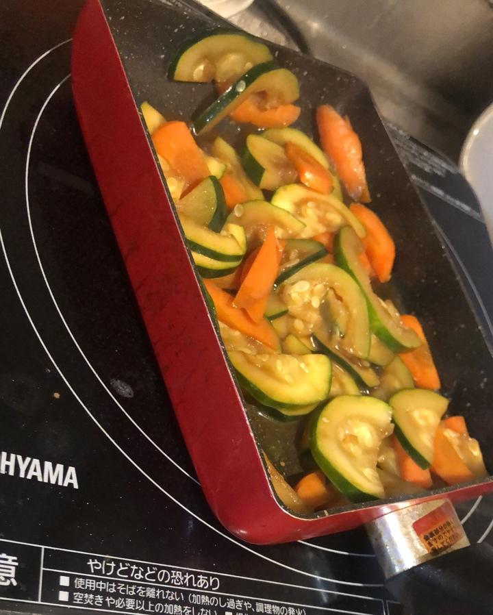 素炒西葫芦胡萝卜