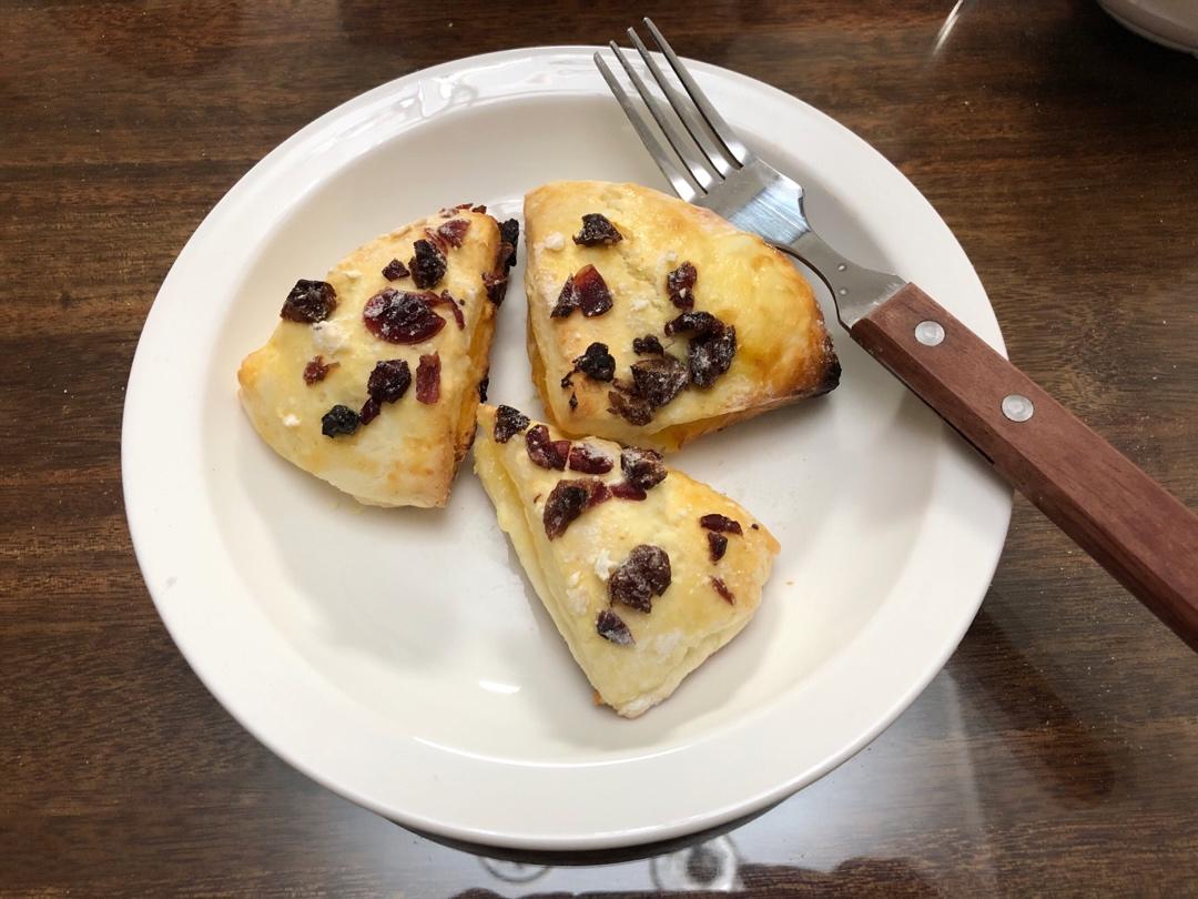满屋飘香，口口都是满足——酥松香甜的蔓越莓蜜豆司康
