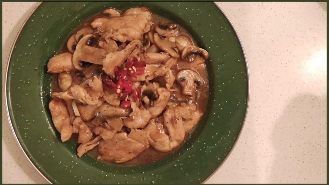嫩滑不柴❗️爆好吃的黑椒口蘑炒鸡胸肉～绝了