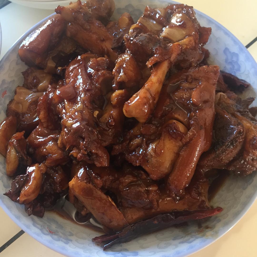 美味的家常菜：红烧猪蹄